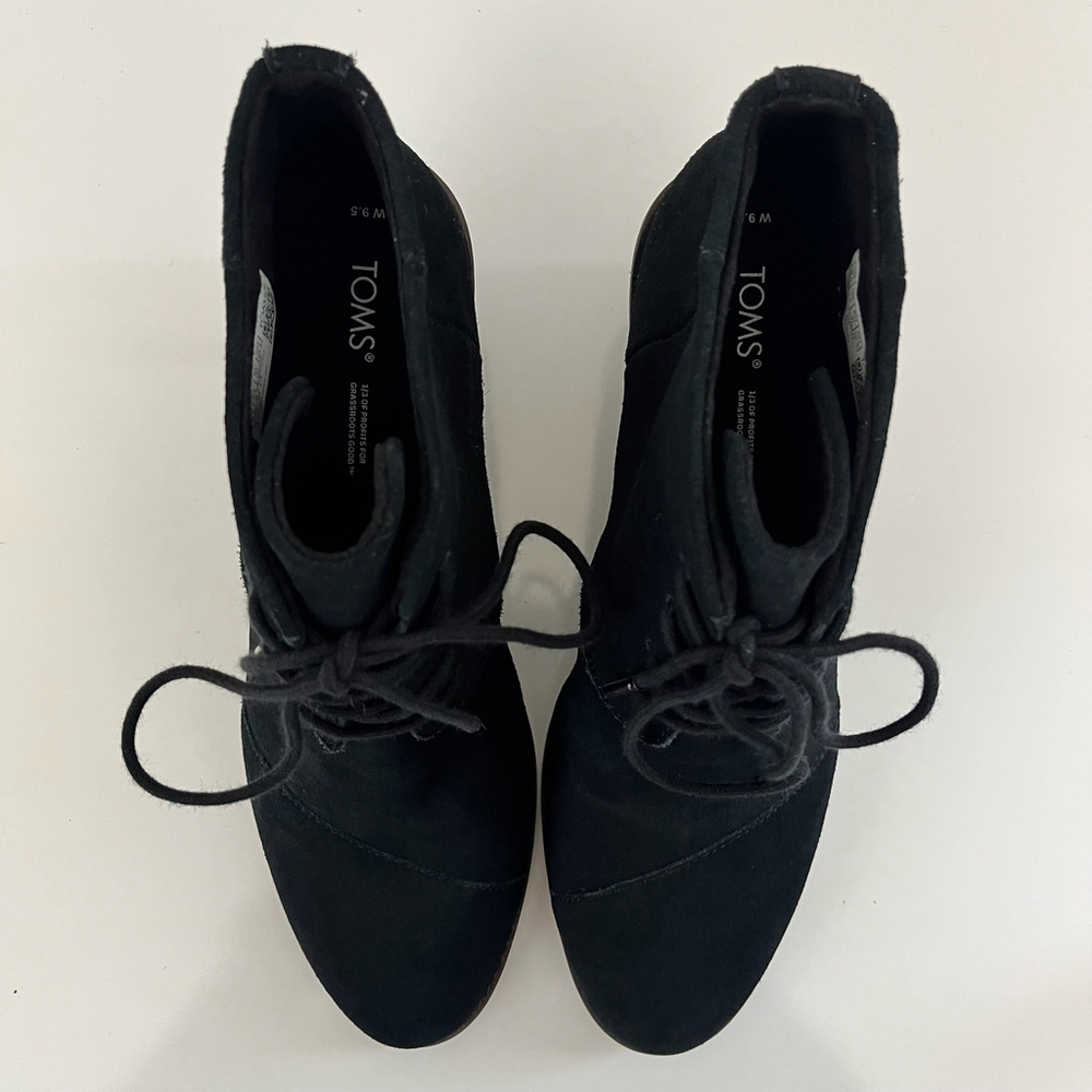 TOMS Hyde Wedge Bootie Black Suede Lace-Up 9.5 - Picture 5 of 14
